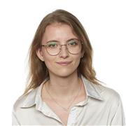 Profesora graduada en derecho y en el máster de abogacia